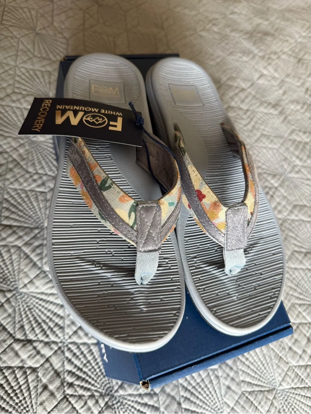 White Mountain FOM thong recovery sandal